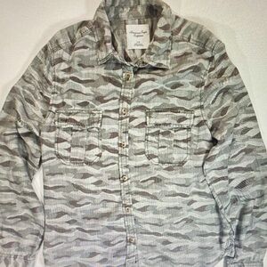 American Eagle Outfitters Gray Camouflage Shirt Jacket